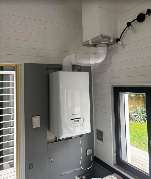 Installation chaudière murale gaz Pessac — SPServices33 plombier chauffagiste Gironde