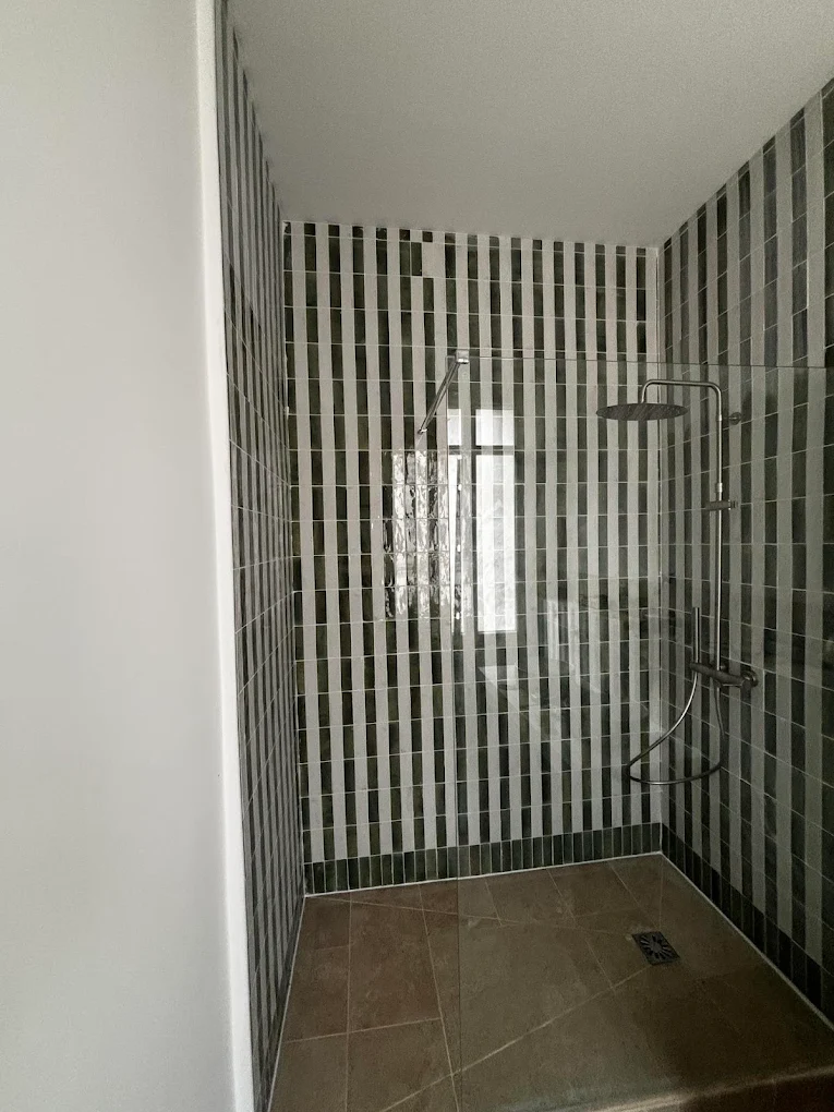 Rénovation douche italienne carrelage bordeaux — SPServices33 plombier rénovation salle de bain Gironde