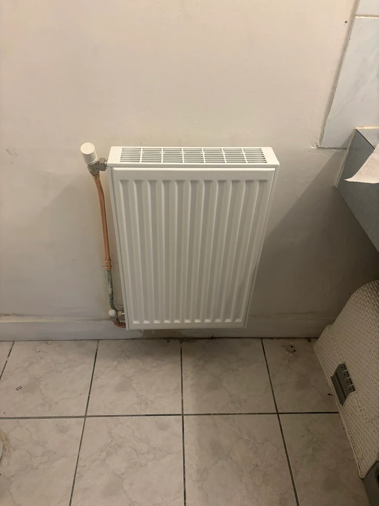 Installation radiateur tube cuivre apparent Pessac — SPServices33 plombier chauffage Gironde