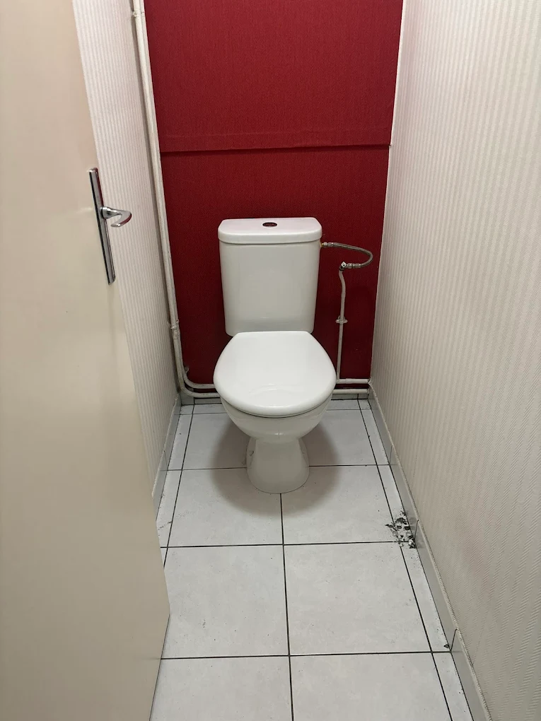 Installation WC suspendu Bordeaux — SPServices33 artisan plombier pose WC Gironde